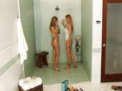 Milf und Teenie Girl (4)