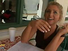 Studentin mit schwarzem Riesenprügel