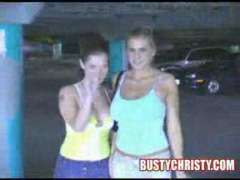 titten girls auf der toilette